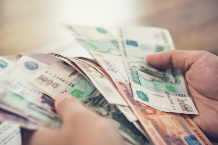Работник не вернул подотчетные деньги? Не забудьте об НДФЛ и взносах 