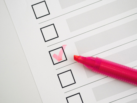 Выдавать ли работнику вопросы для проверки знаний по охране труда?