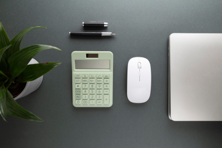 Фирма не отказалась от взыскания с работника суммы ущерба. Что с НДФЛ?