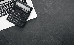 Как ИП на «доходной» автоУСН учитывает туристический налог?