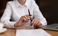 Как принять на работу второго замещающего работника? 